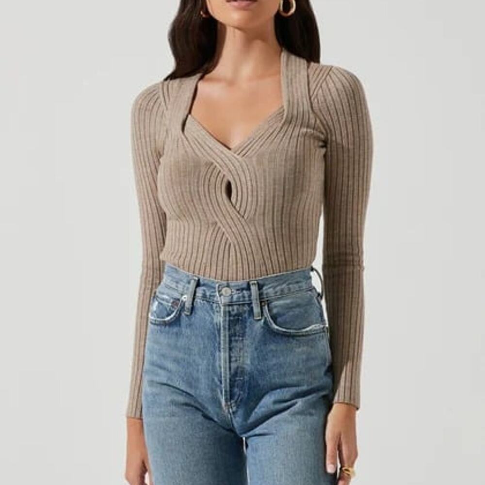 ASTR Twist Front Sweater Taupe S